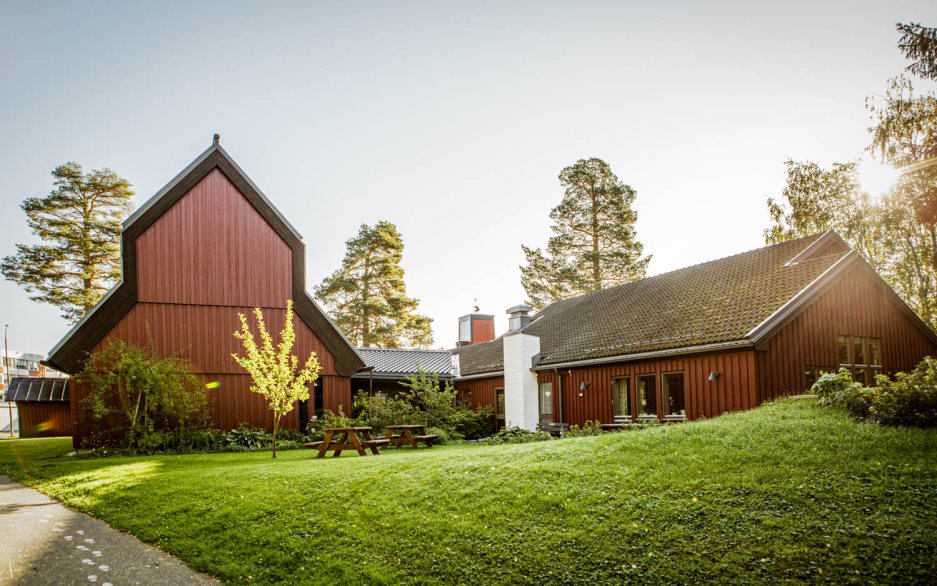 Marielundskyrkan i solljus