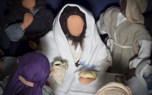 Sydda dockor som föreställer Jesus under nattvarden.