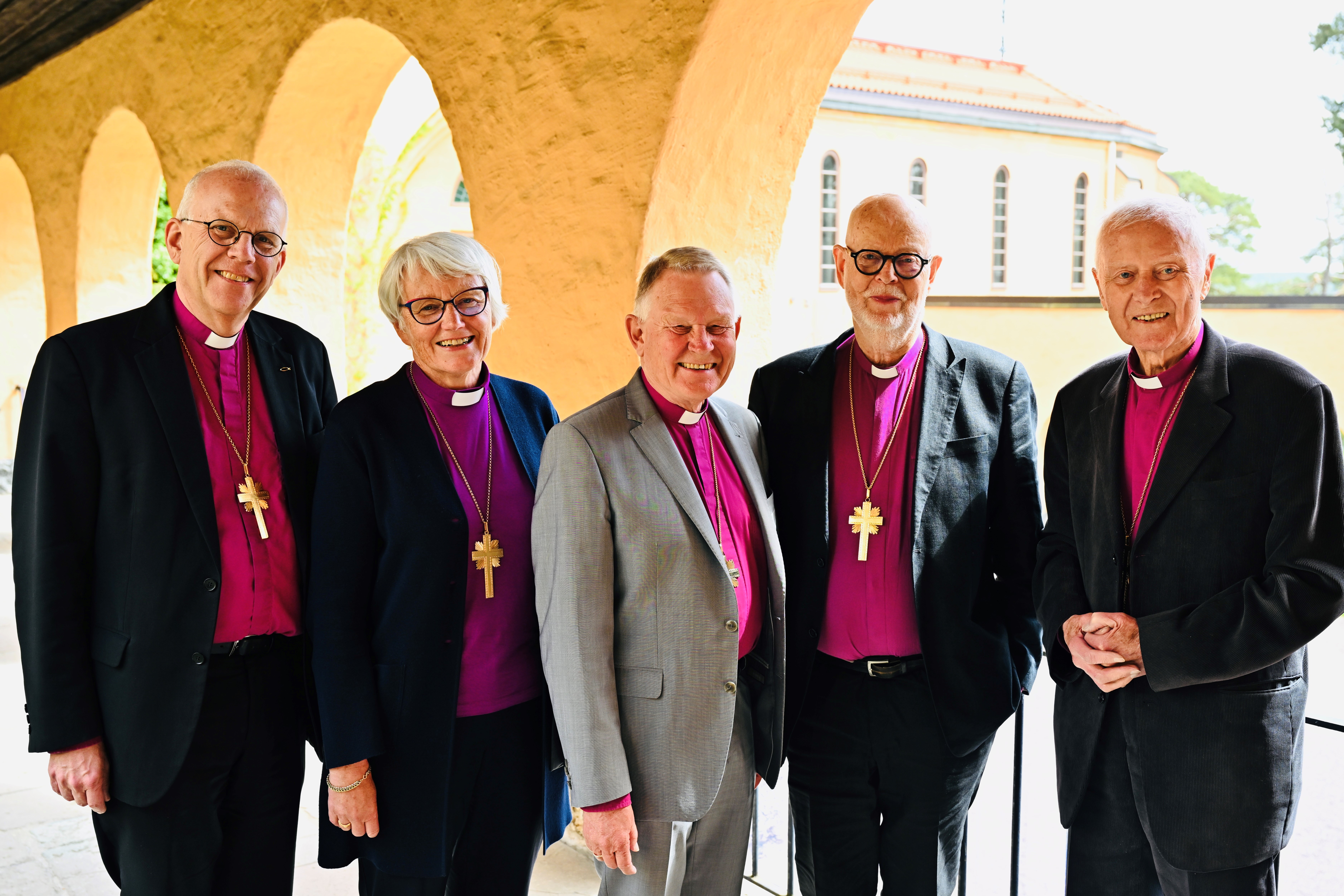 Nuvarande ärkebiskop och hans fyra företrädare på rad.