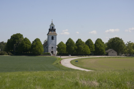 Rystad kyrka byggdes enligt sin tids kyrkoideal. Kyrkorummet skulle vara stort, välbelyst och rymma många.