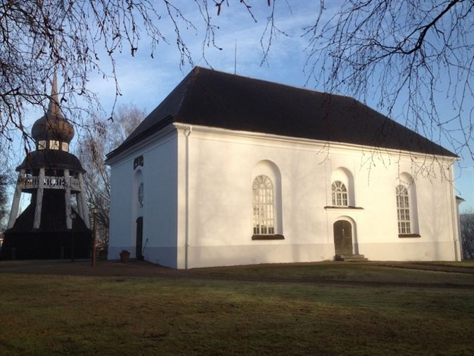 Undersviks kyrka. Om du vill besöka kyrkan  är du välkommen att låna en nyckel som finns på gården!