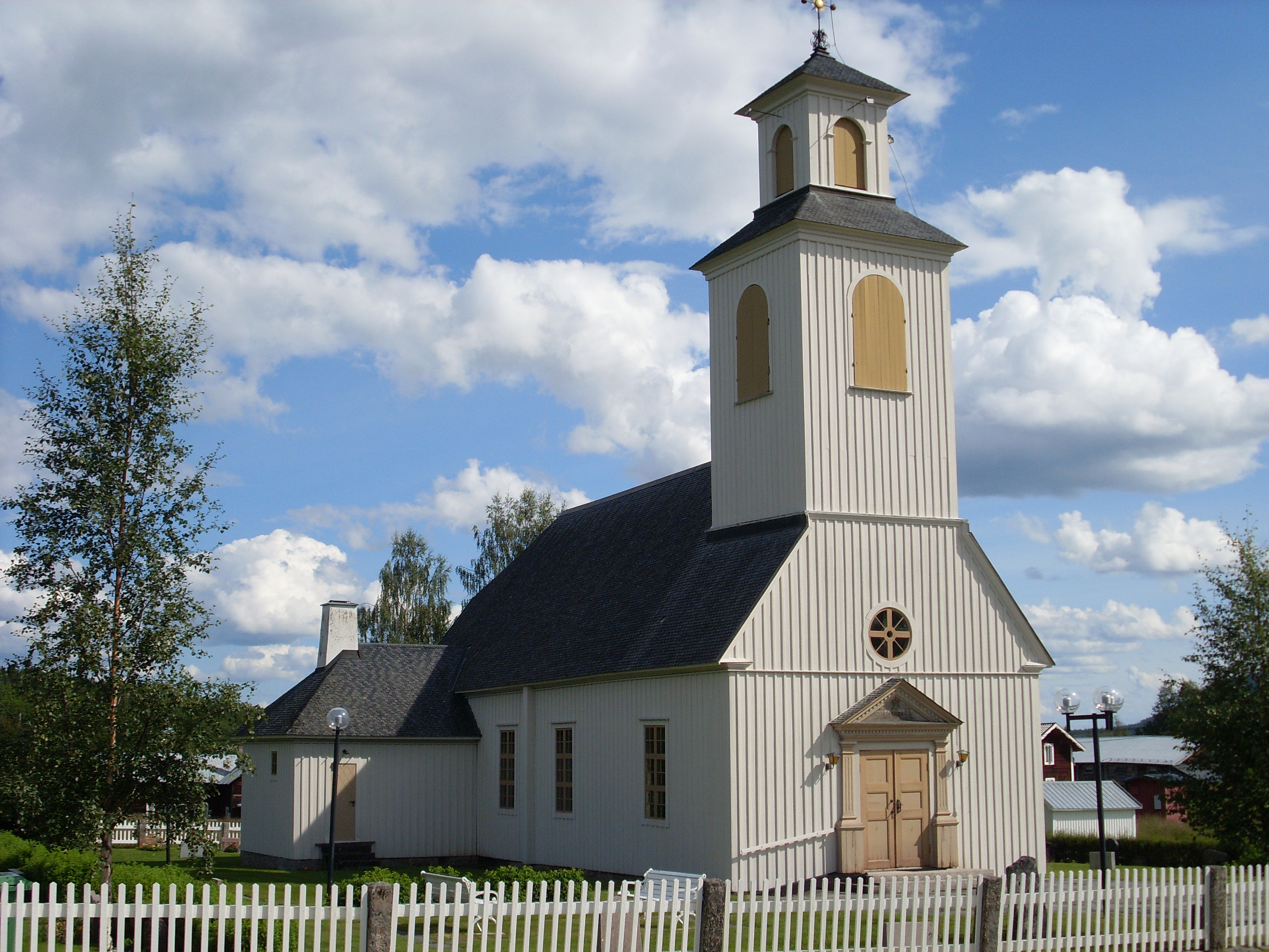 Ängersjö kyrka sommar