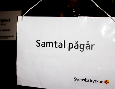 Skylt med text: "Samtal pågår".