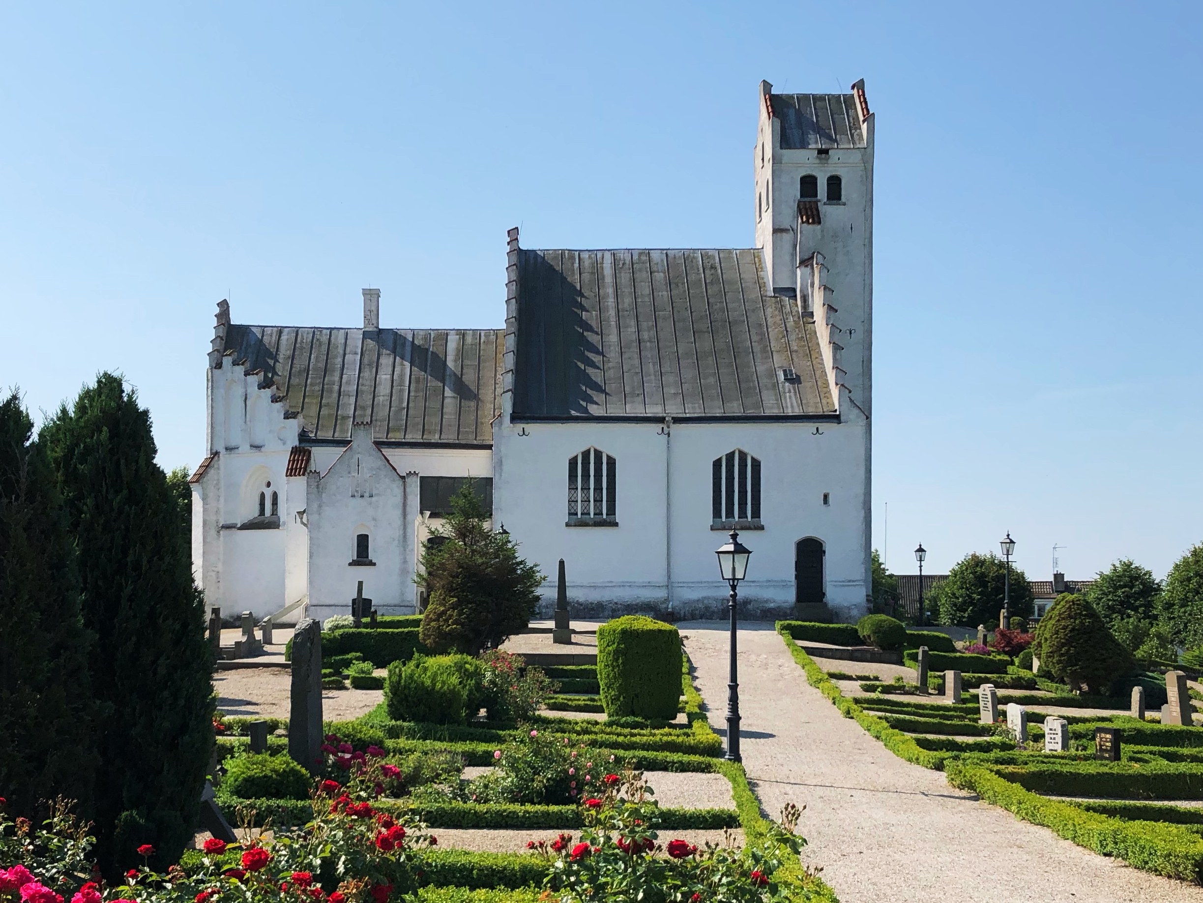 Fru Alstad kyrka i juni 2020