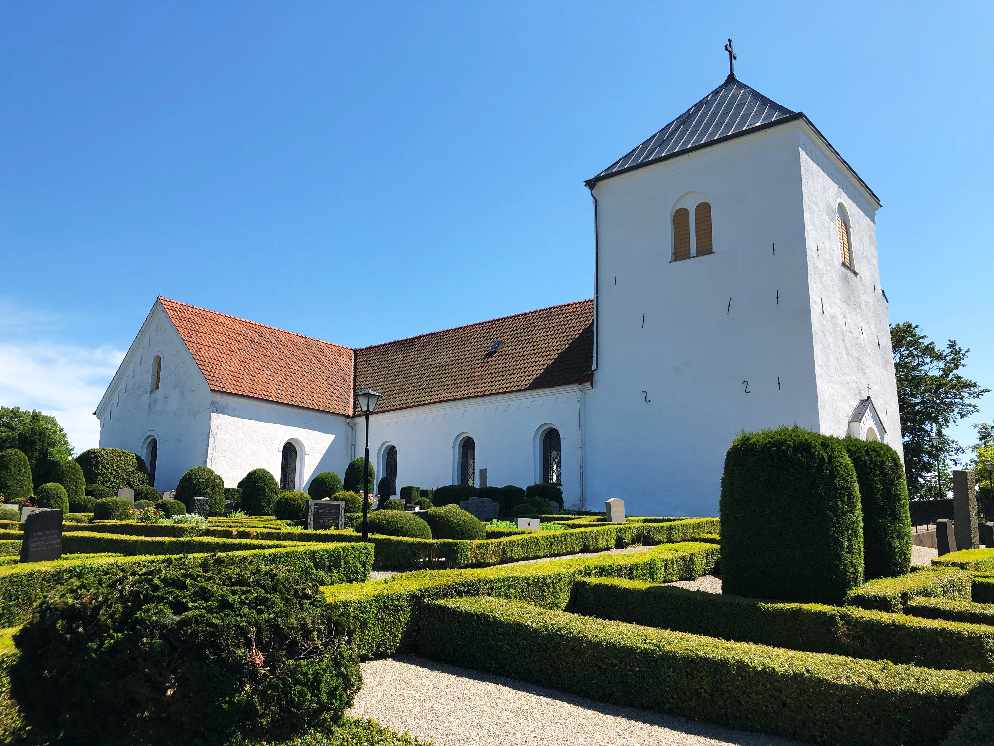 Grönby kyrka, sett från NV, i juni 2020