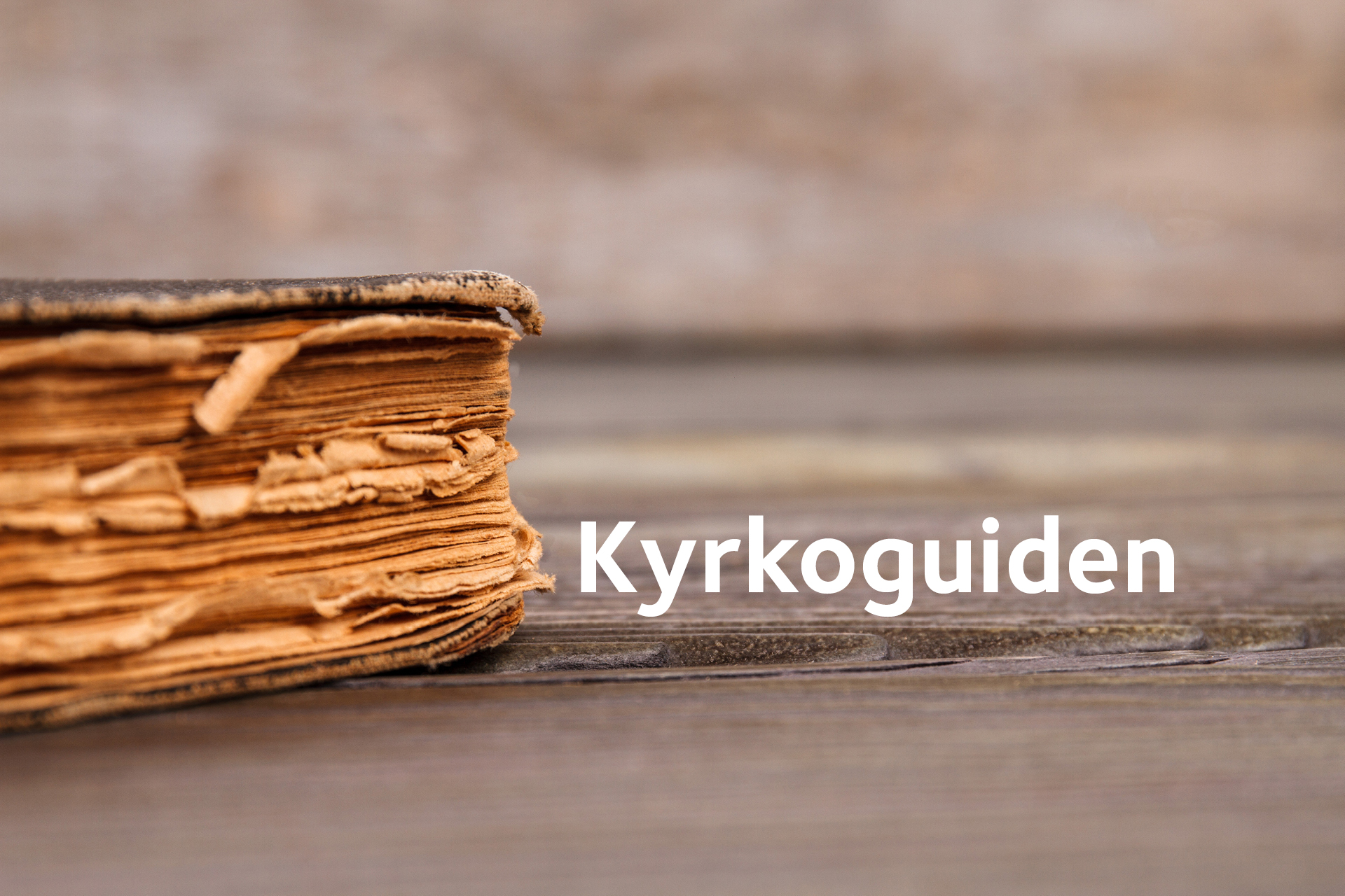 Sidan på en gammal sliten bok. "Kyrkoguiden" står med vit text. 