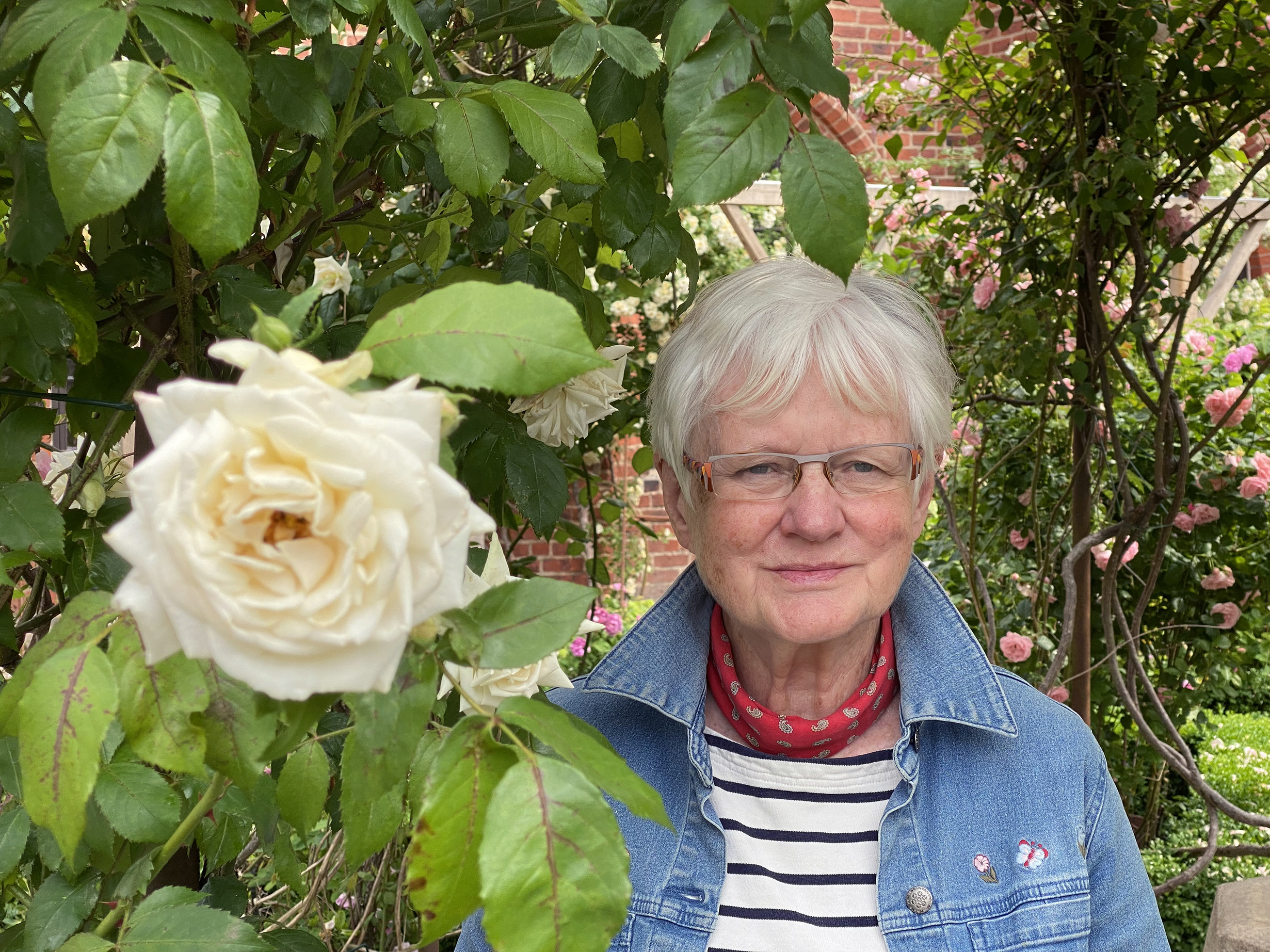 Marianne Celander i Rosenträdgården