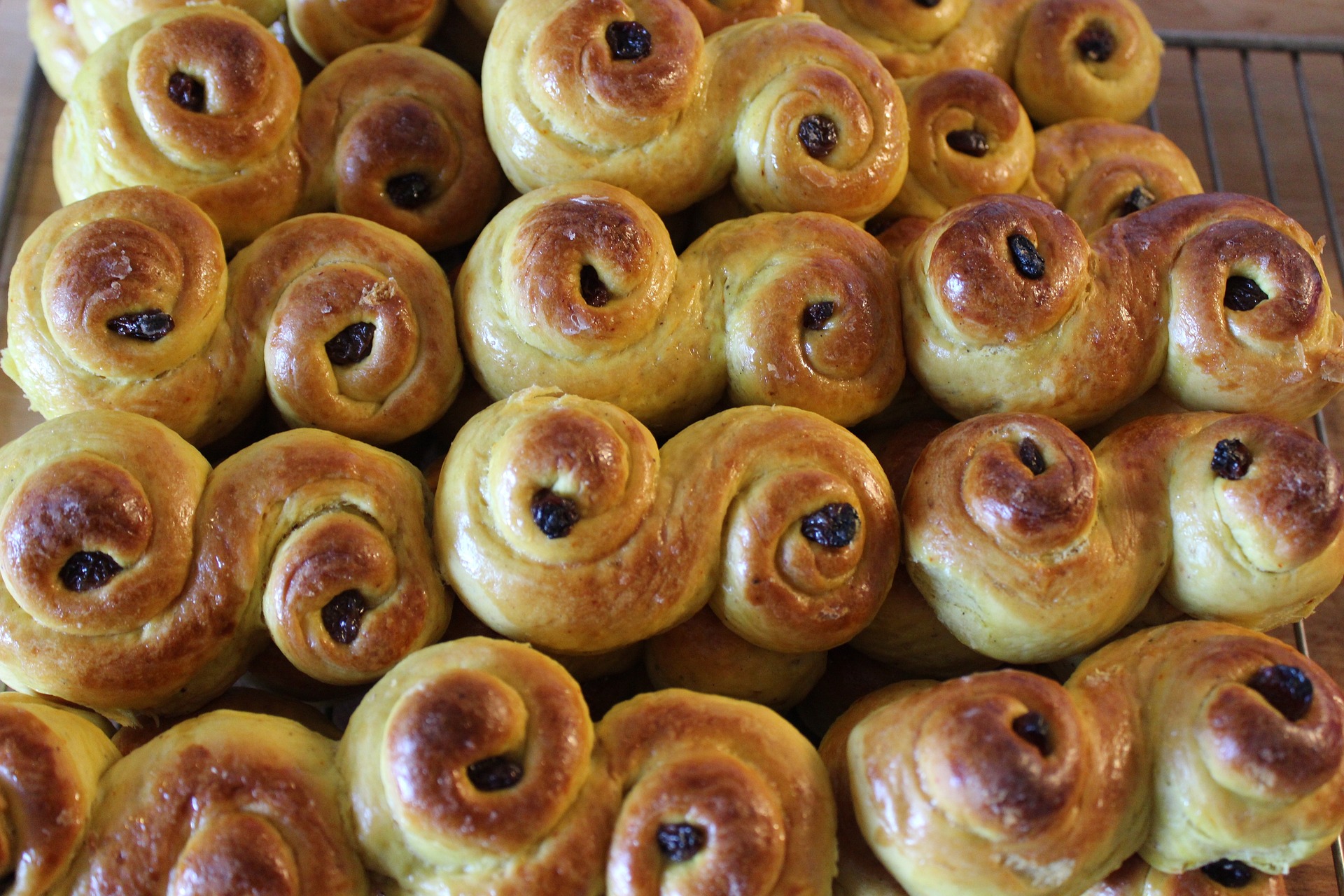 Nybakade lussekatter.