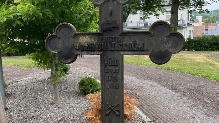 Järnkors, gravvård över Pher Sundström.