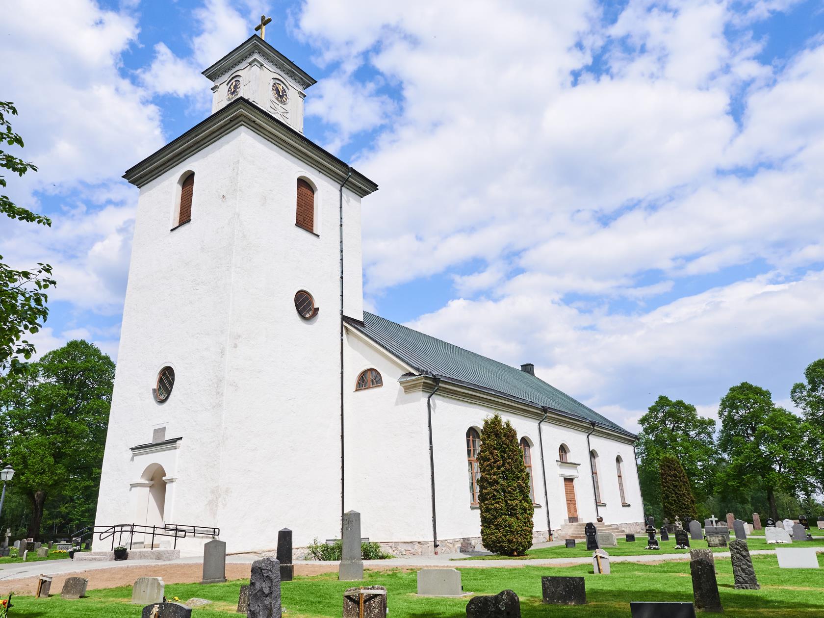 Exteriörbild av Bergs kyrka.