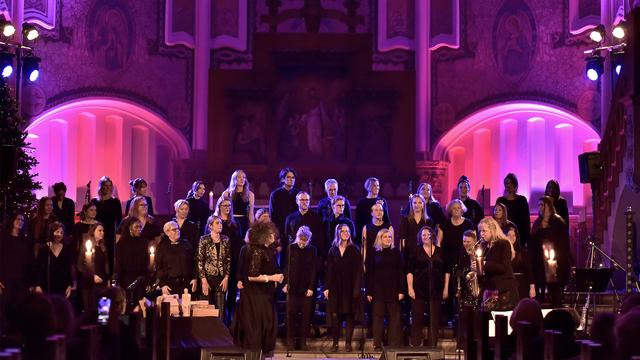  Gospel Rose Choir med gästsolist Almaz Yebio och gästsaxofonist Sofi Hellborg, vid körens julkonsert i december förra året.