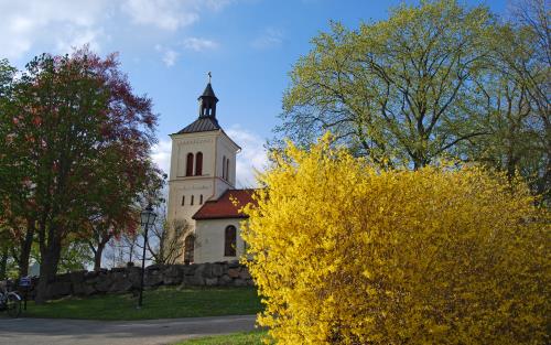 Järstorpskyrka i sommartid.