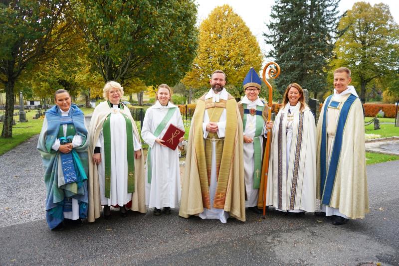 Kontraktsprost Madeleine Sarenfält, stiftsprost Boel Hössjer Sundman, diakon Karolina Ramse, kyrkoherde Elias Eriksson, biskop Andreas Holmberg, församlingsherde Sarah Lantz och församlingsherde Lasse Svensson.