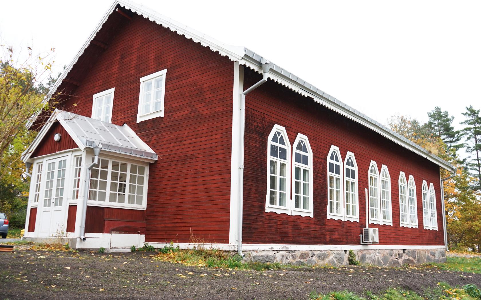 Säbykyrkan, vy från vägen