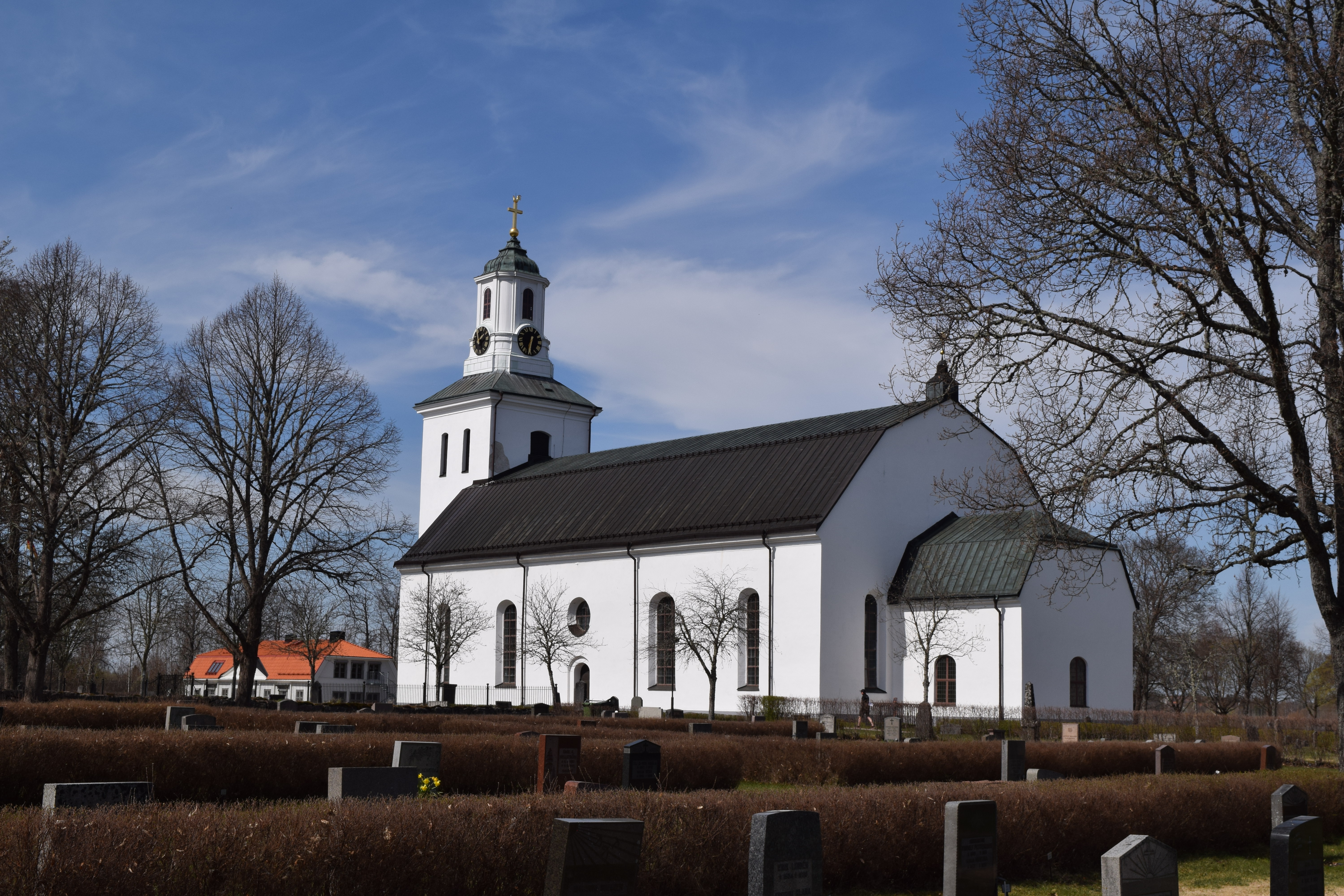 Hedesunda kyrka i maj månad.