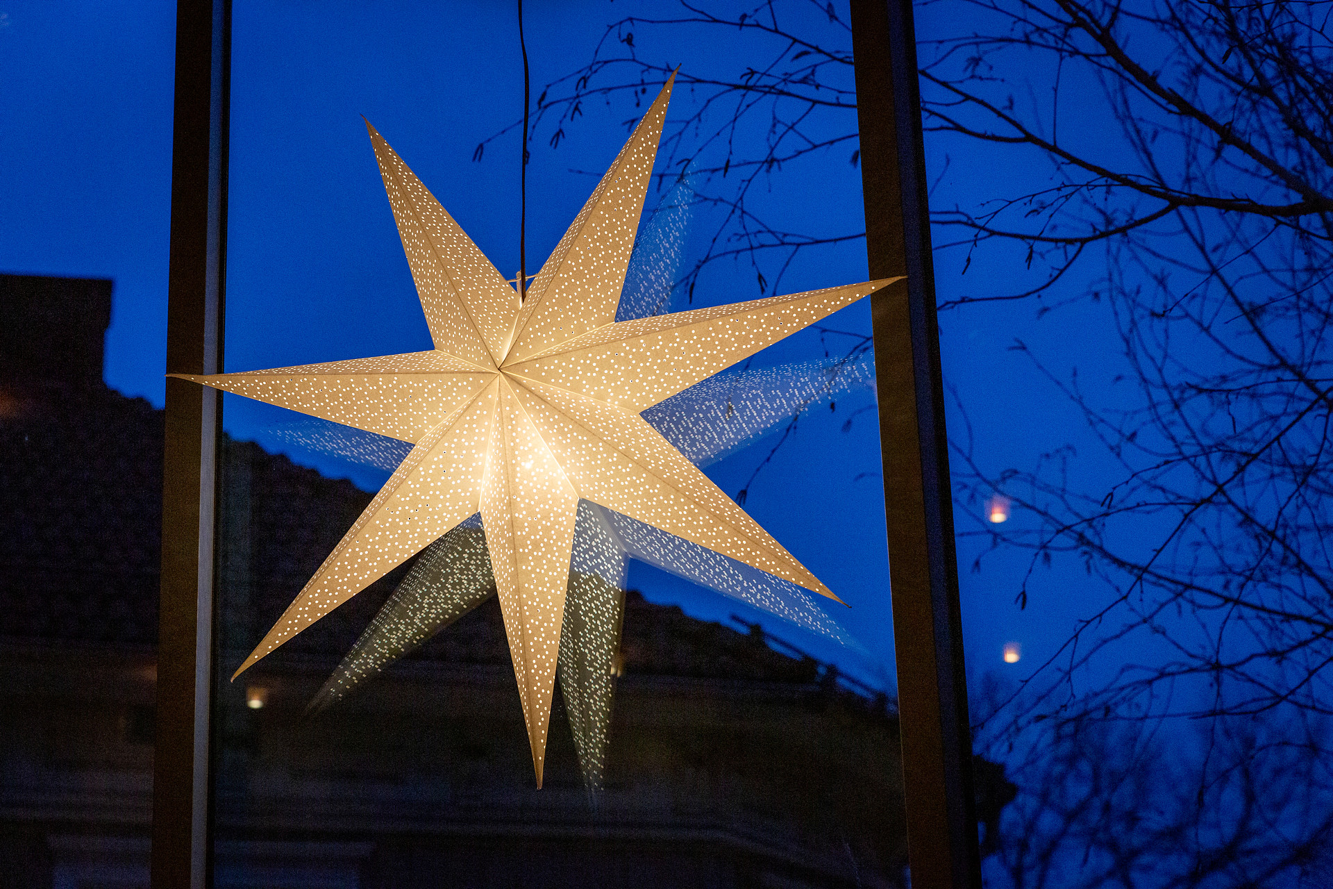 Adventsstjärna i Christinae kyrka i Alingsås.