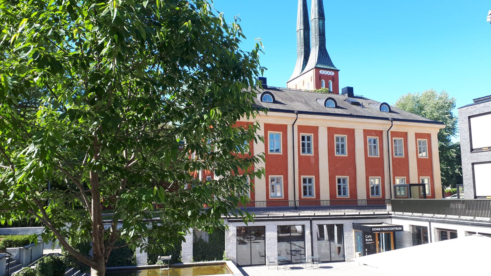 Vy över Lilla torg utanför Domkyrkocentrum.