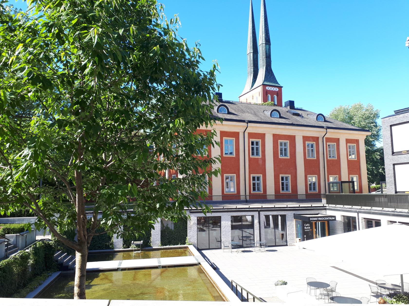 Vy över Lilla torg utanför Domkyrkocentrum.