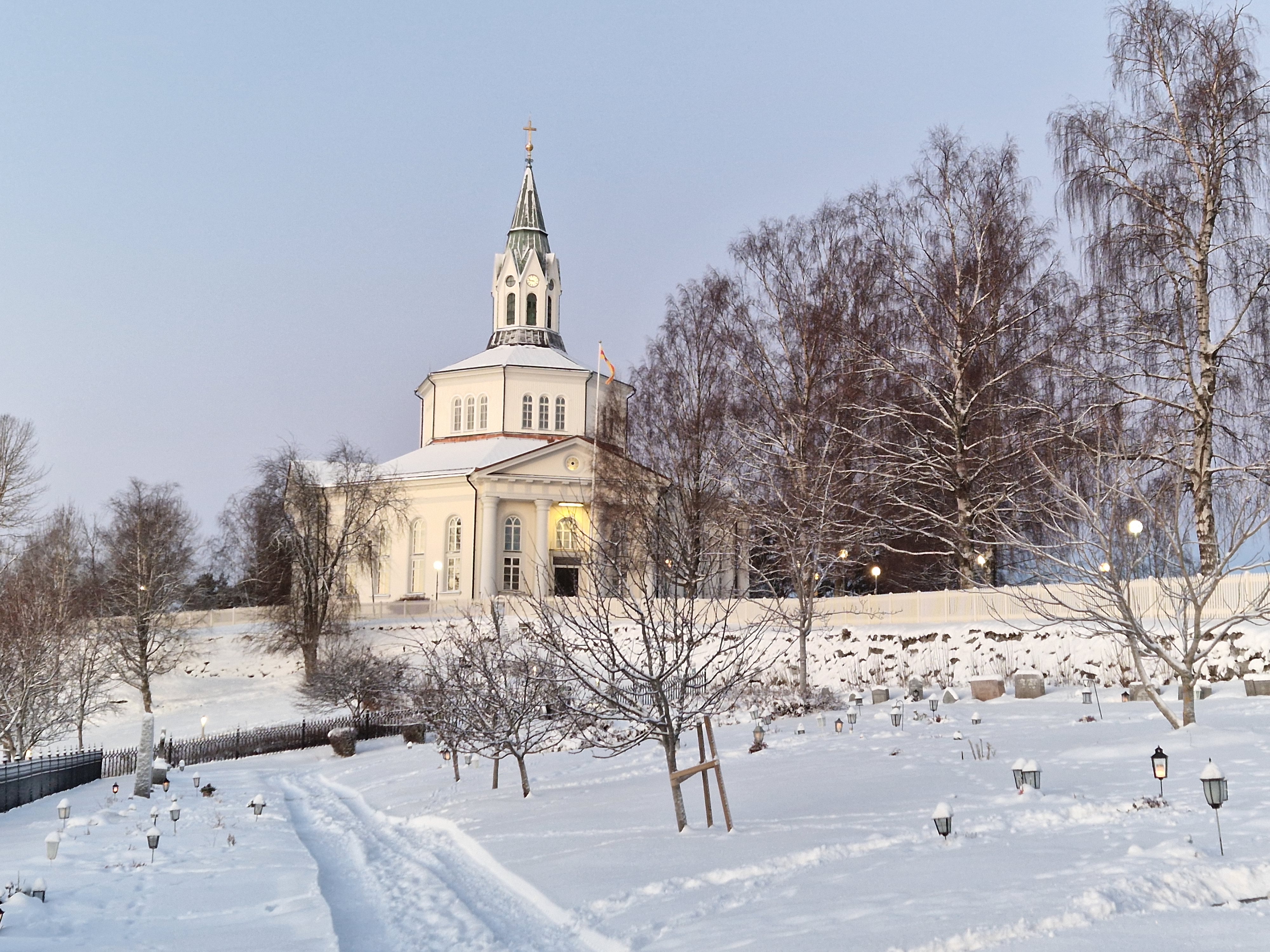 Själevads kyrka i vinterskrud