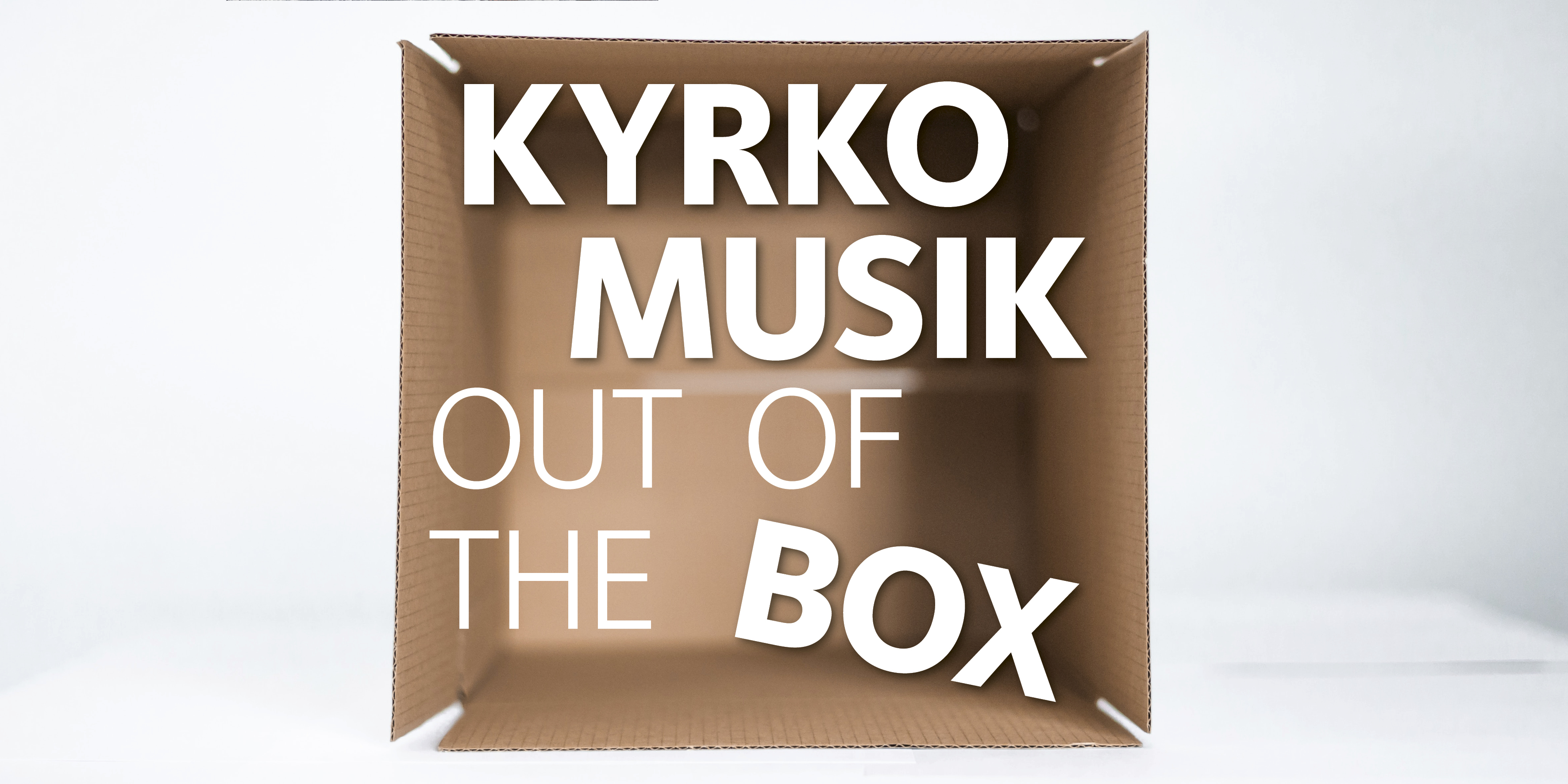 Tom pappkartong med ord som trillar ur den: Kyrkomusik out of the box