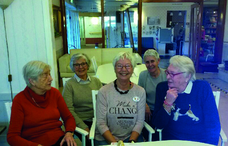  Veckans Tisdagsklubb på äldreboendet sammanfattas av volontärerna Ingalill Wedenberg, Monica McIntosh, Lotta Thoresen, Christina Ekeberg och Barbro Dahlberg.