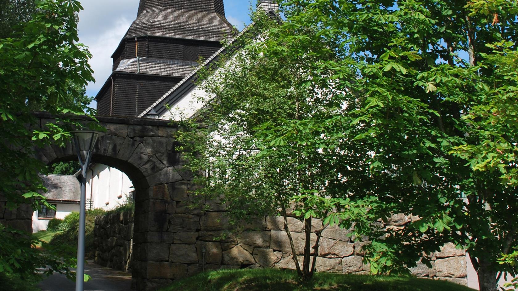 Skene kyrka på sommaren