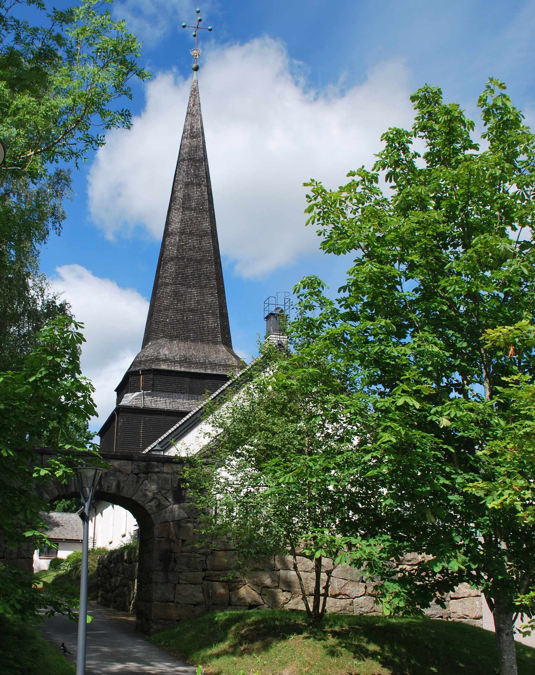 Skene kyrka på sommaren