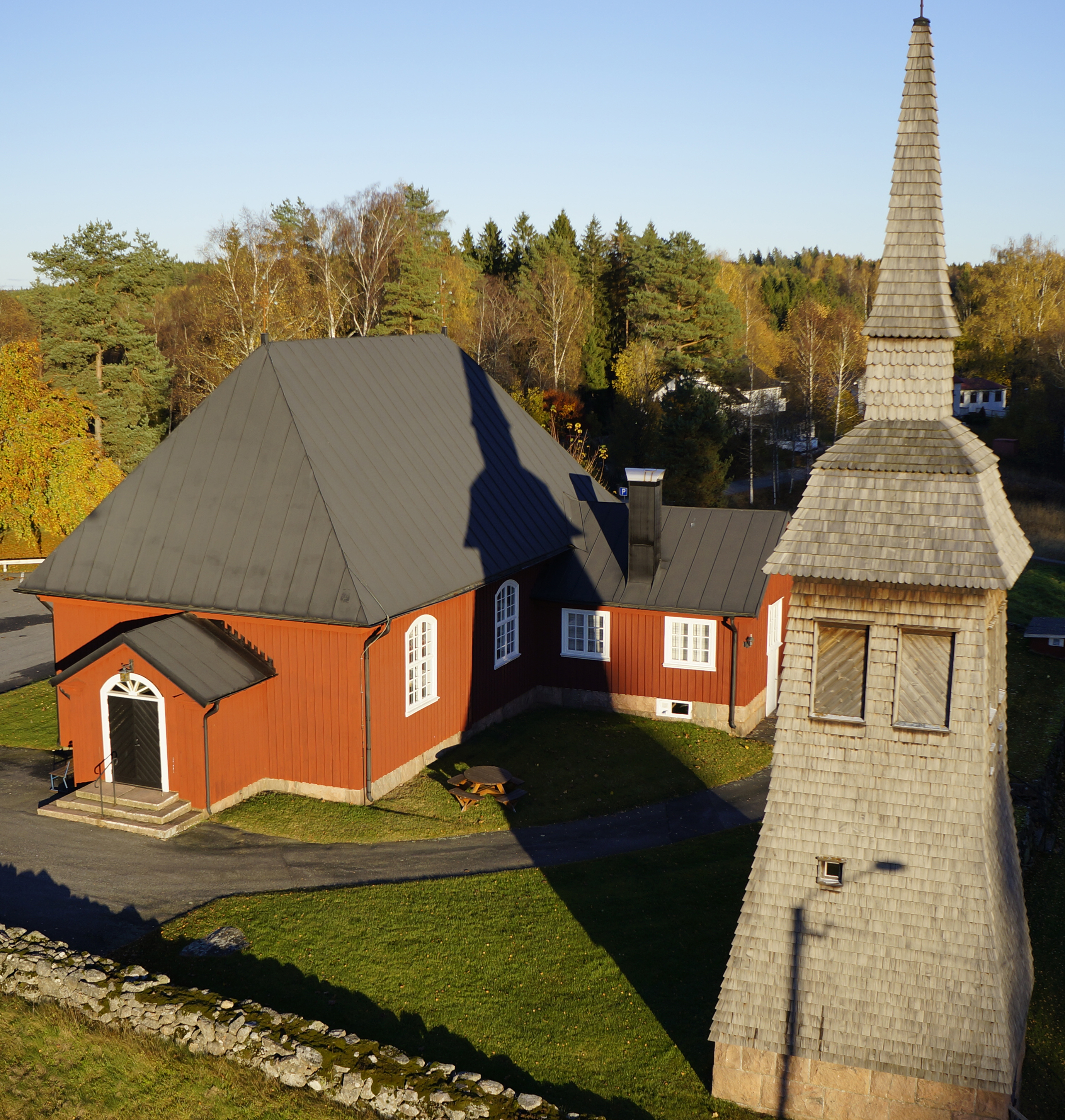 Flygfoto av Svenasjö kyrka