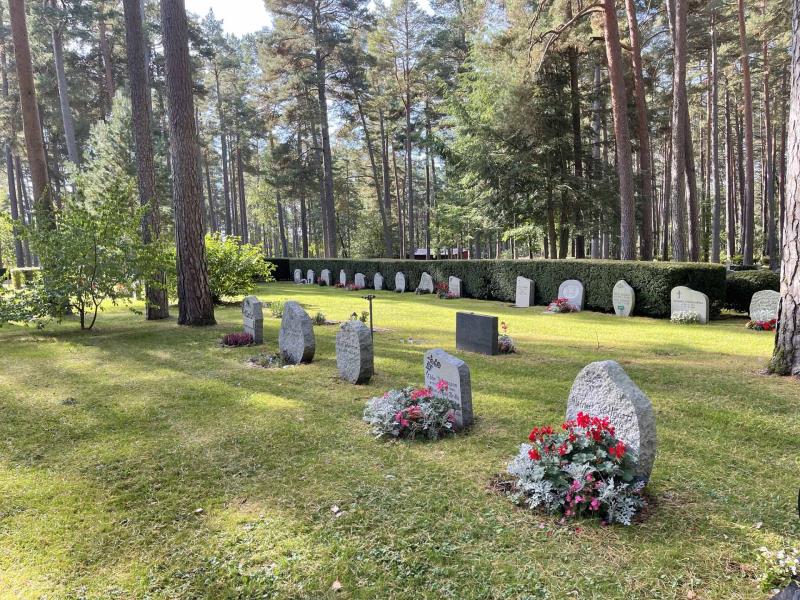 Vacker gravsättning på Leksberg.