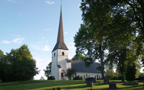 Medåkers kyrka sommar