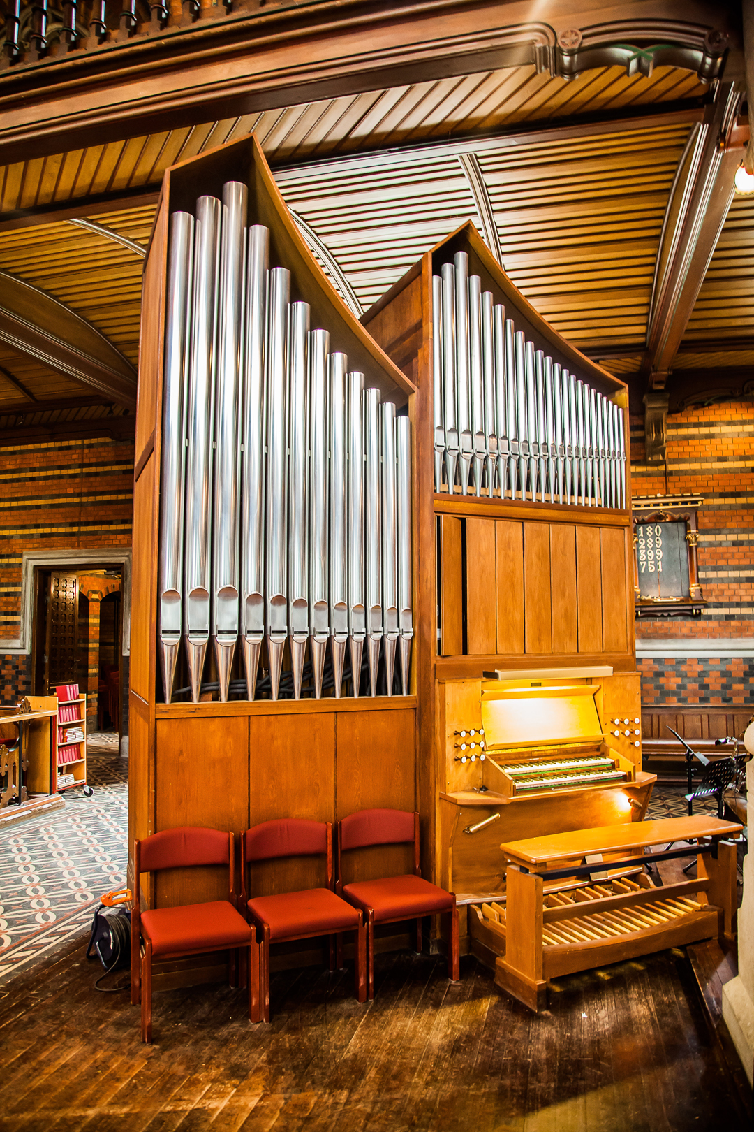 Bild på främre orgeln