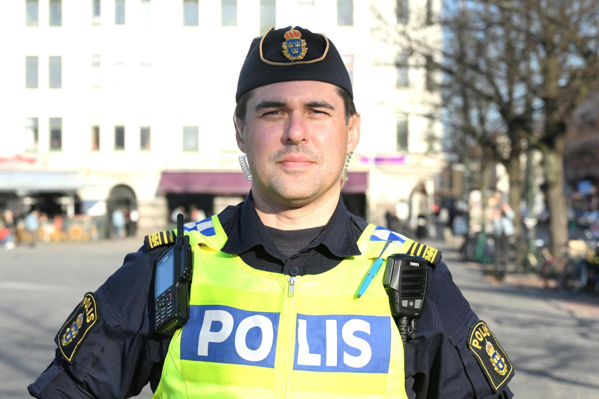 Manlig polis.