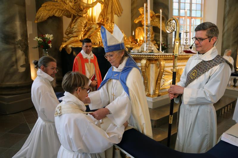 Biskop Susanne viger Elisabeth Laasonen Belgrano till präst.