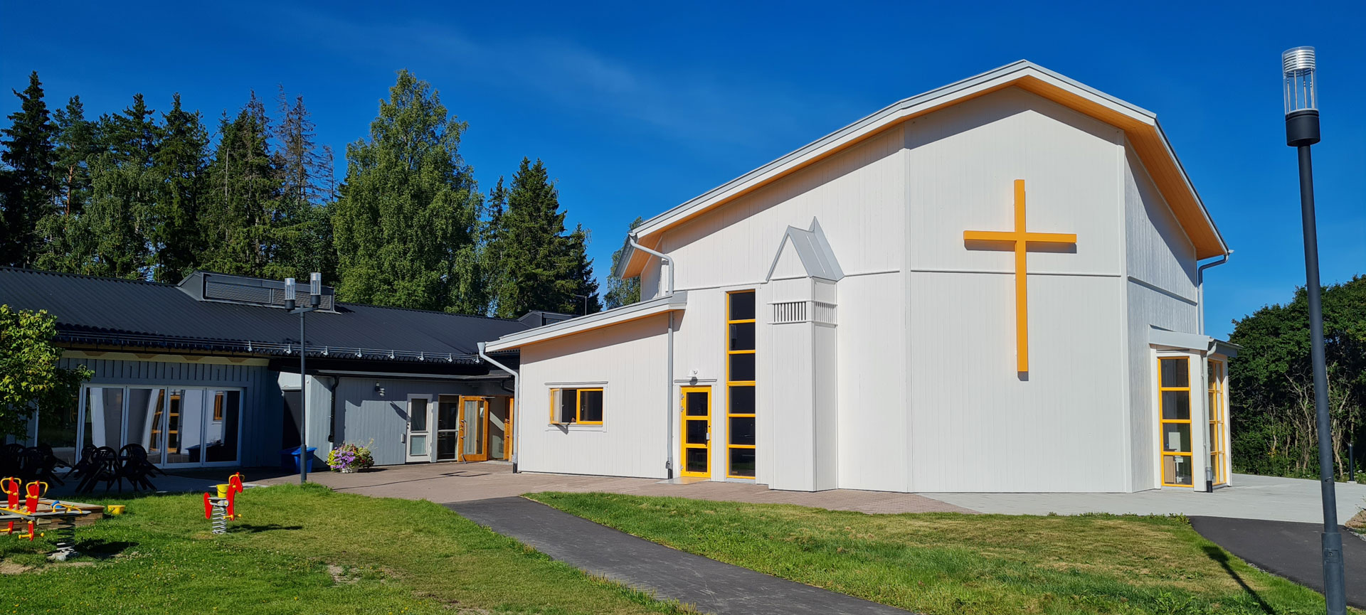 Storvreta kyrka och församlingsgård