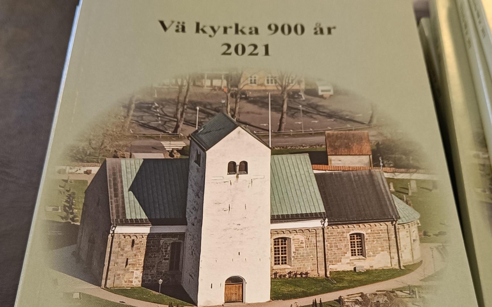 Bok om Vä kyrka.