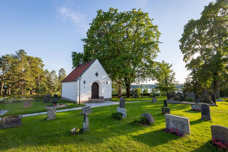 Vårdinge kyrkogård