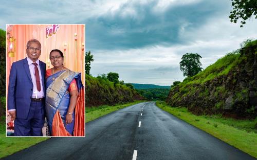 Paret Daniel och Monica Jayaraj syns infällda mot en bild av en rak väg i ett naturlandskap i norra Indien.