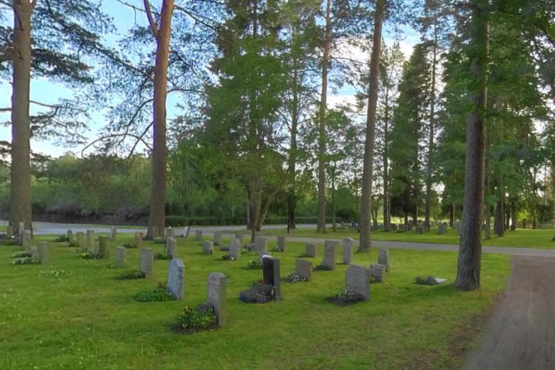 Se dig omkring på kyrkogården i 360 grader. Klicka på bilden för att komma till en karta över kyrkogården.