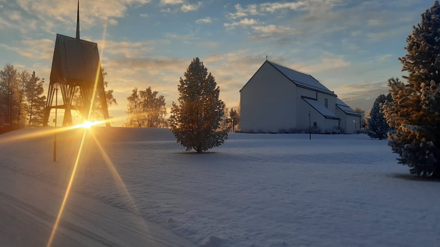 Ånge kyrka i vinterskrud