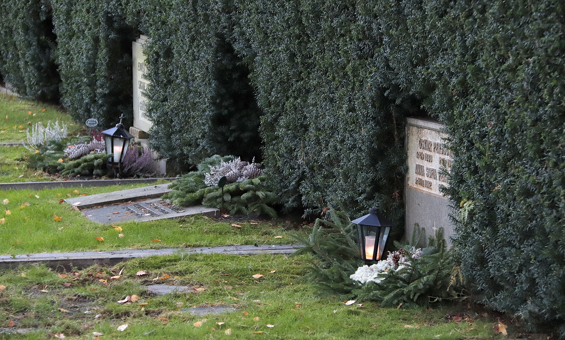 Skogskyrkogården Falkenberg, gravar