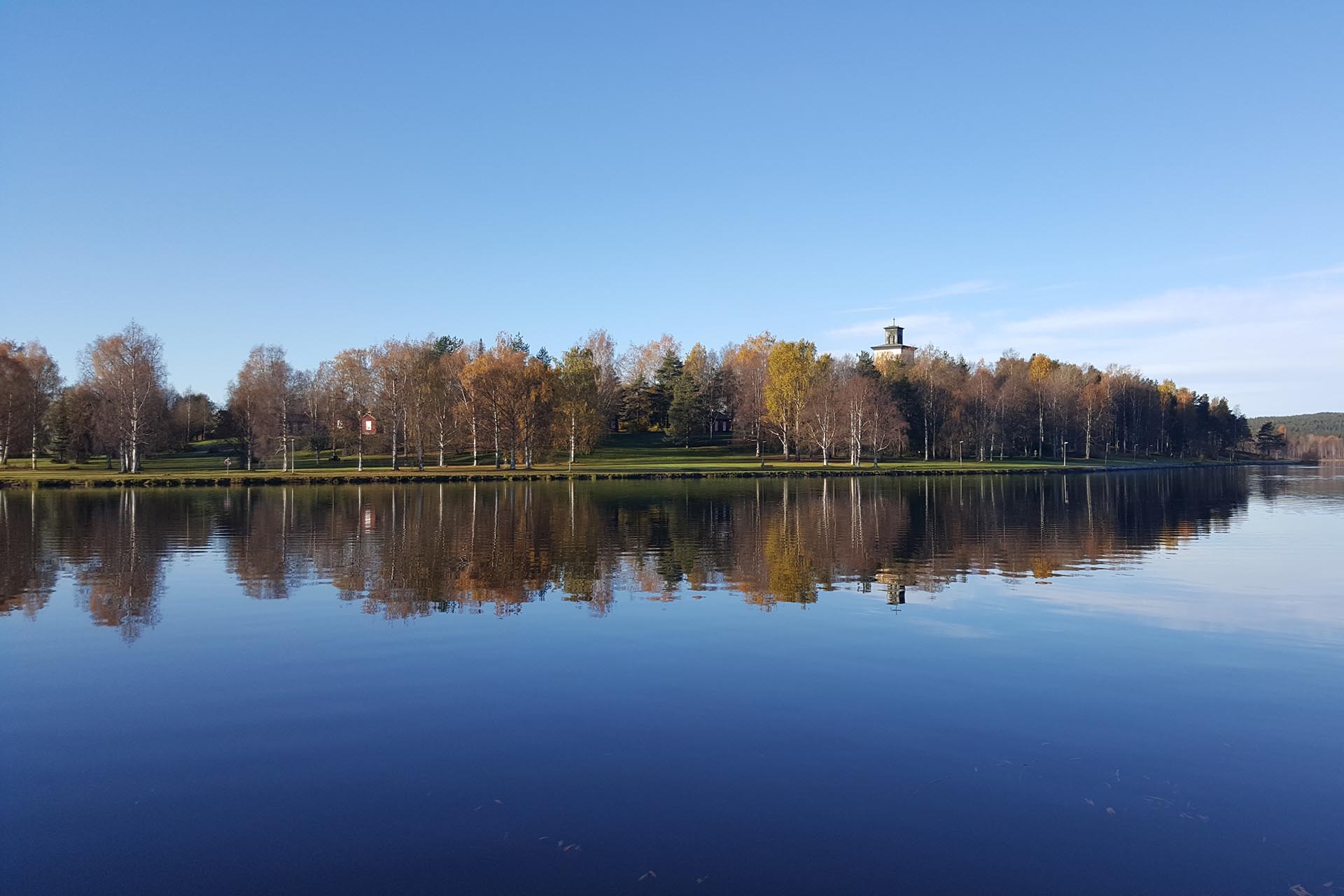 Vy över Bodån med Överluleå kyrka i bakgrunden.