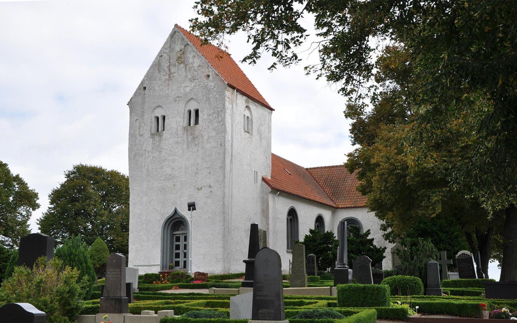 Den putsade och vitkalkade Bromma kyrka från 1100-talet ligger på en höjd i utkanten av Bromma gamla kyrkby, några km söder om Sövestad. 