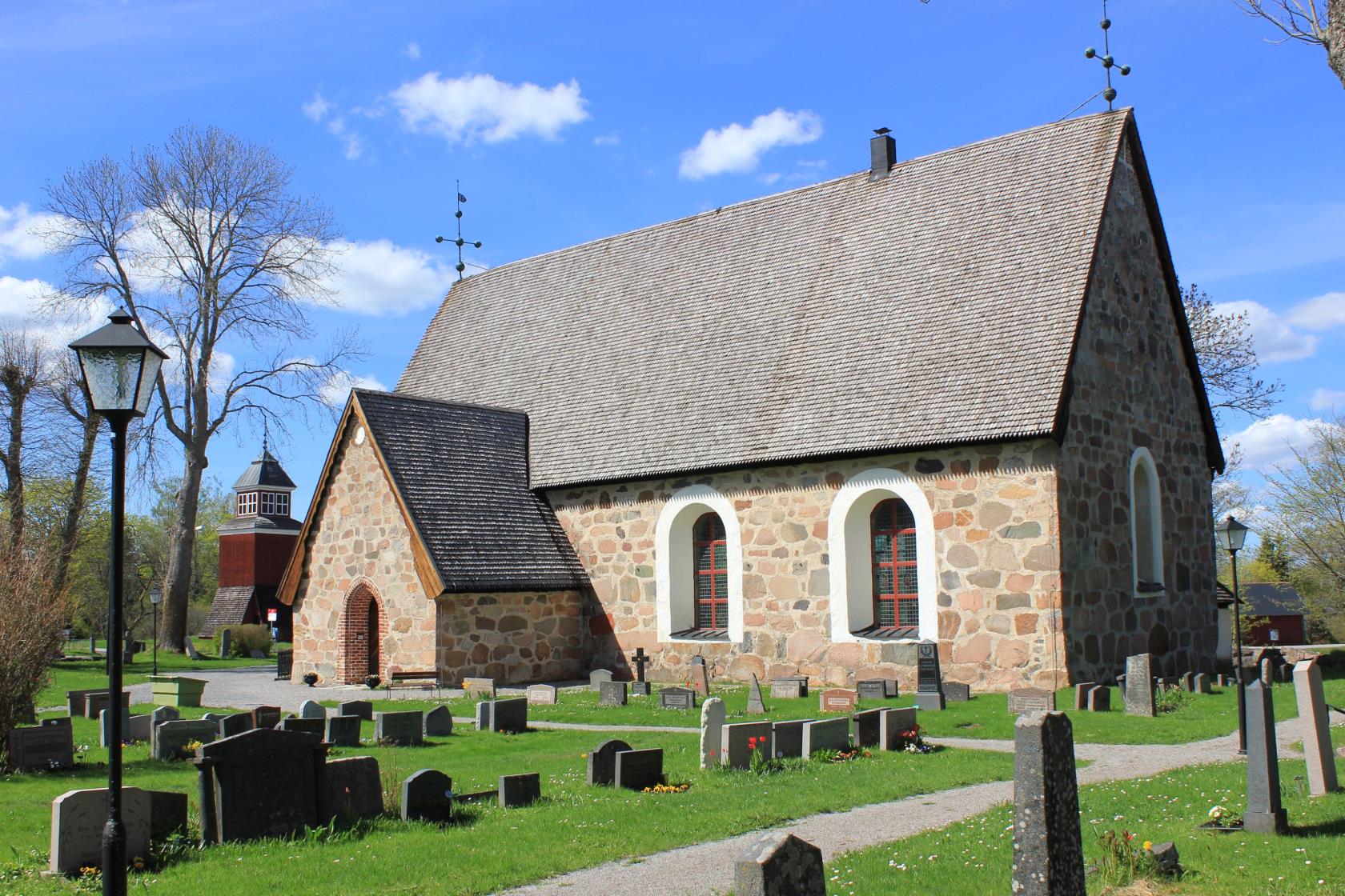 Edebo kyrka i det lilla samhället utanför Hallstavik