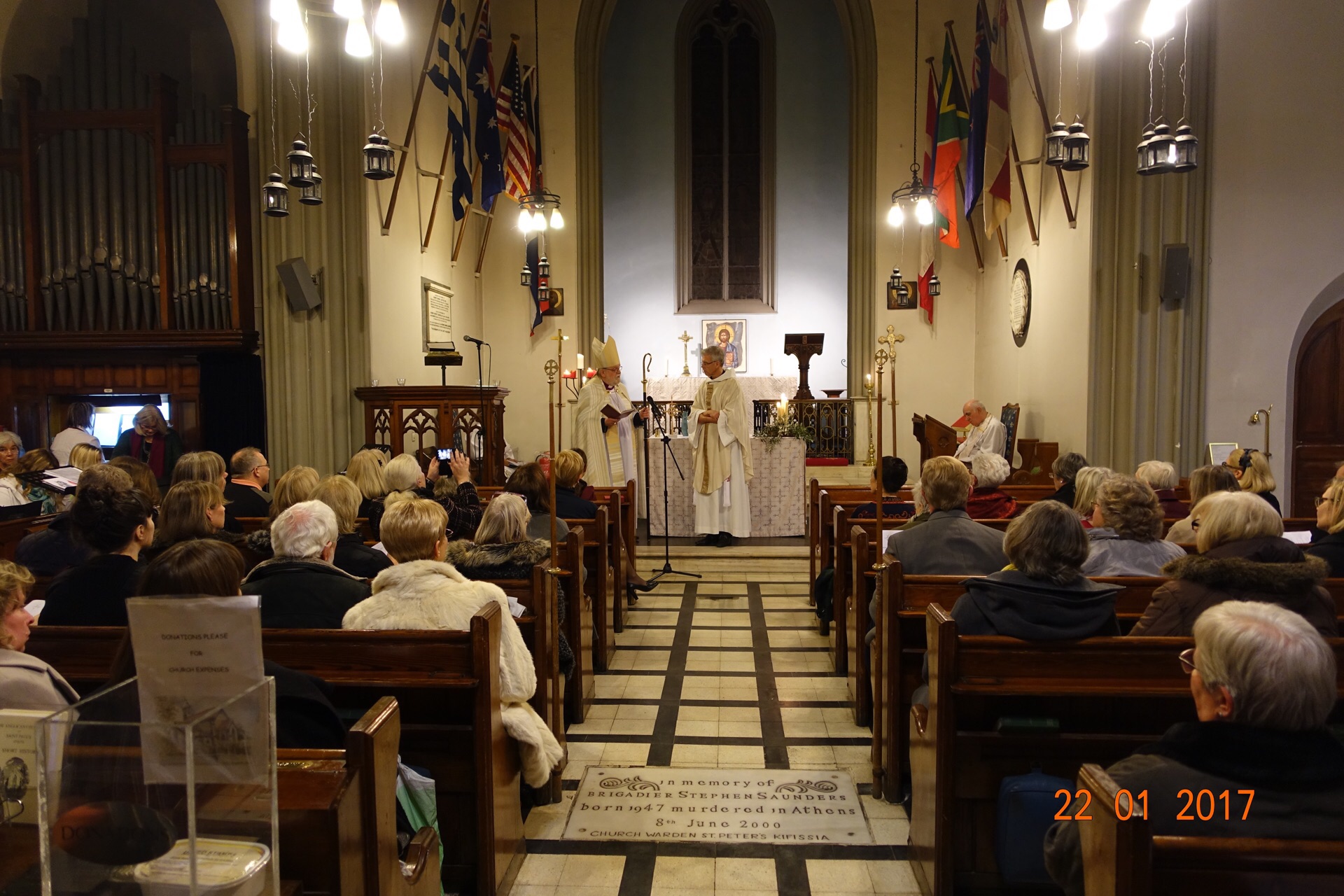 Bilder från installationsmässan 22 januari 2017. Biskop Sven-Bernhard och kyrkoherde Björn Kling vid altaret på St. Pauls Anglican church.