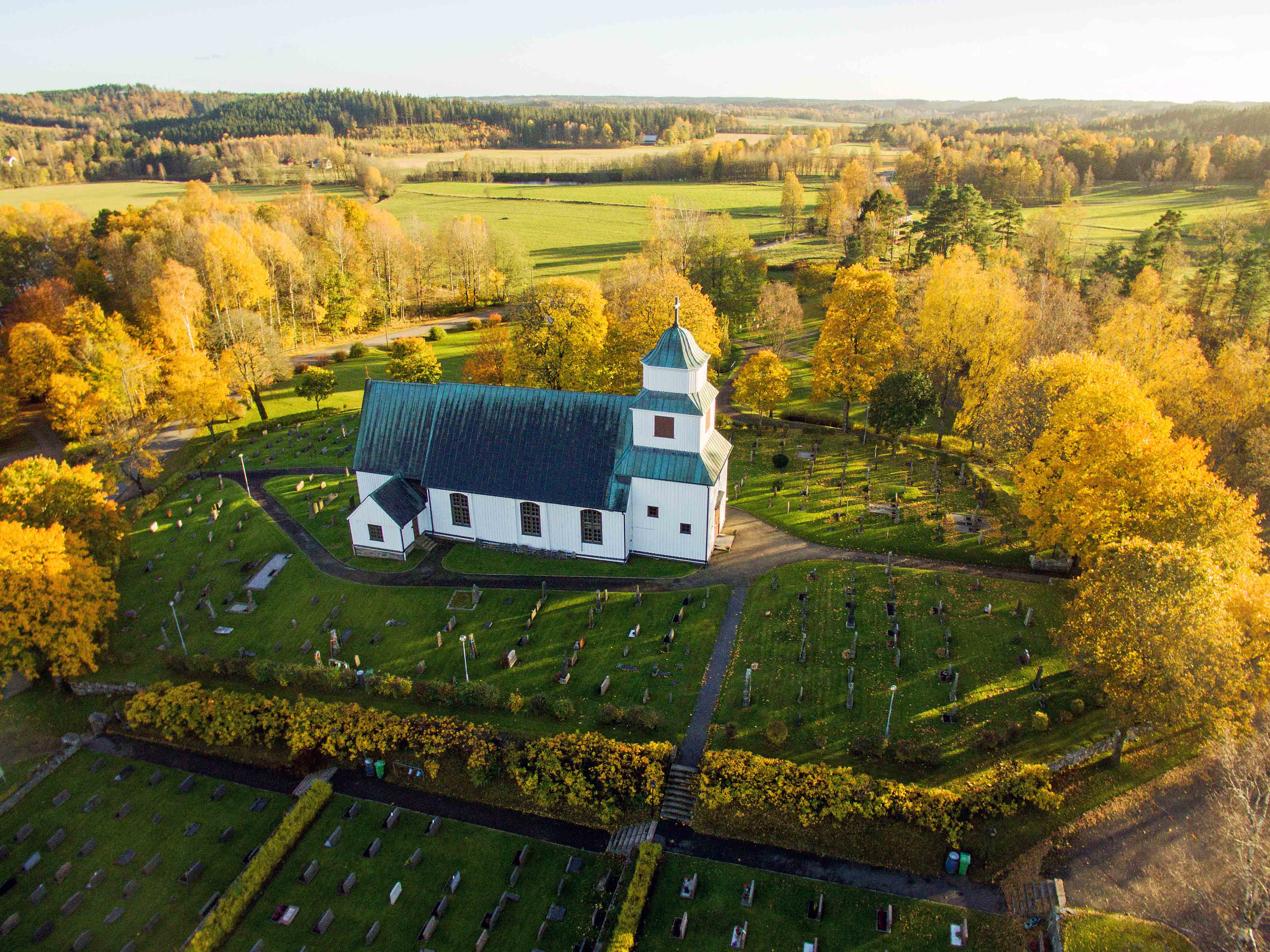 Gunnarps kyrka från ovan