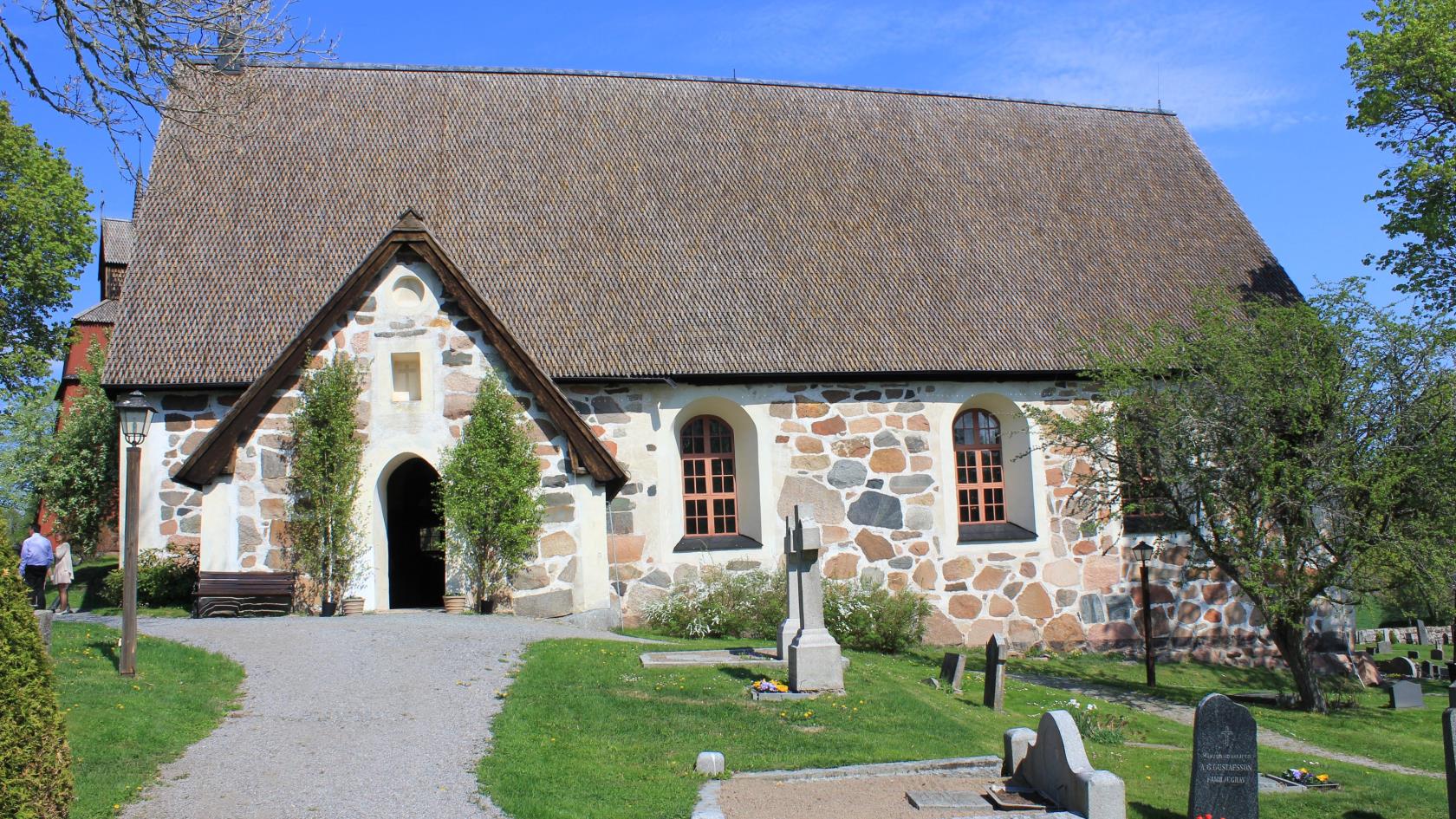 Häverö kyrka är församlingens huvudkyrka