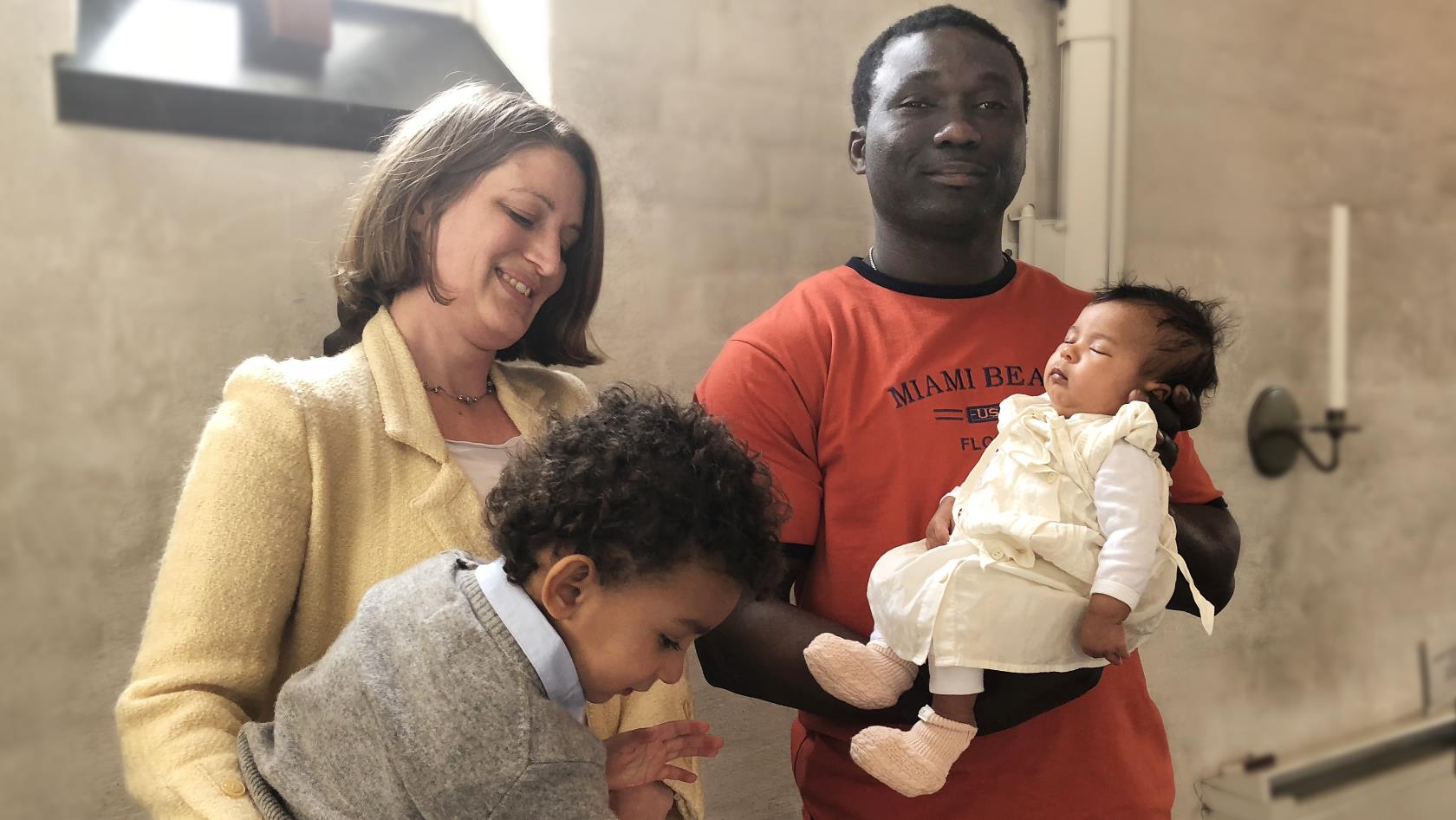 Maria och Moses valde att döpa sina barn i Hässelby Villastads kyrka.