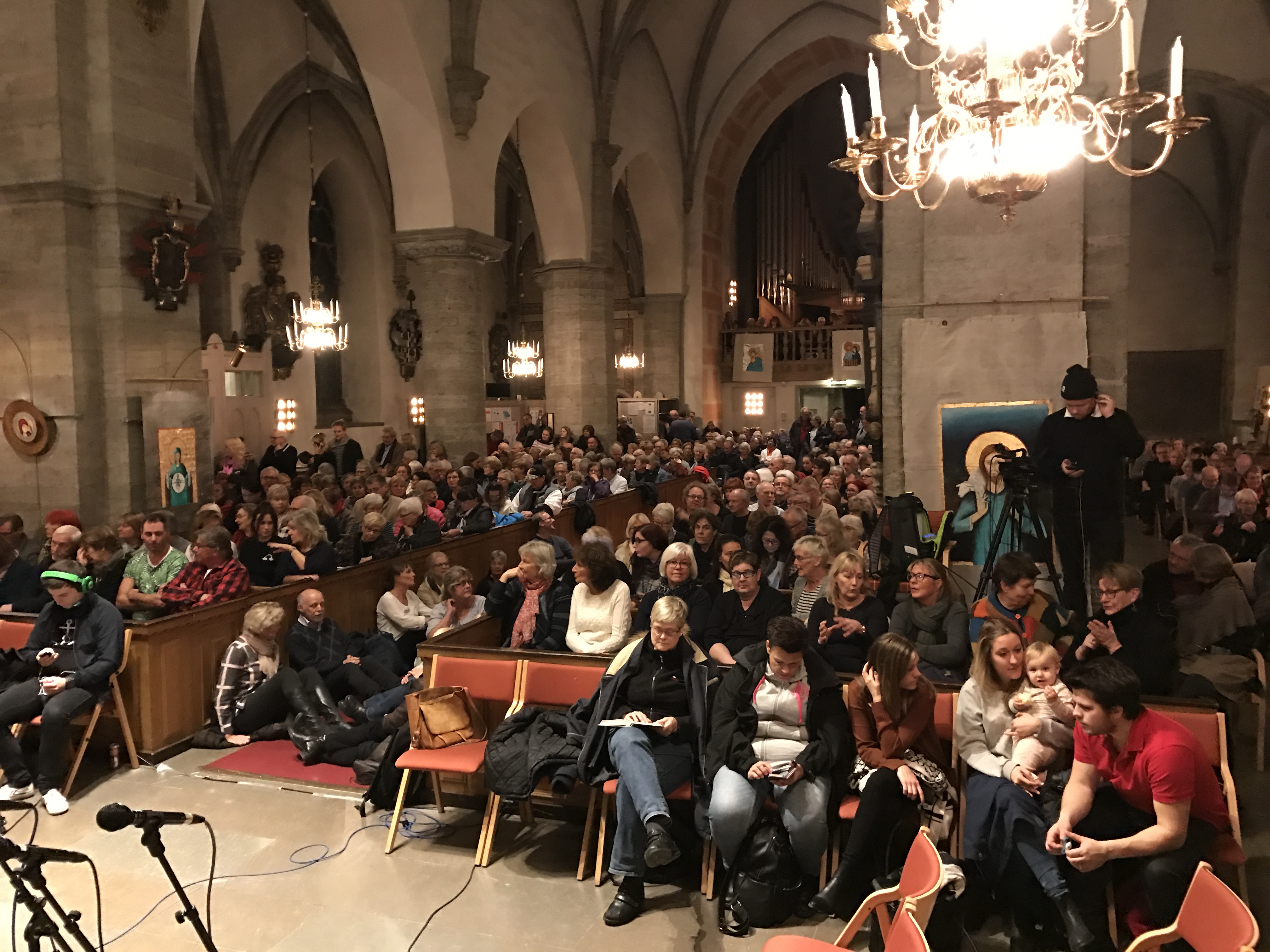 600 personer såg hyllningskonserten till Bob Dylan i kyrkan. NA-tv sände också live på webben.