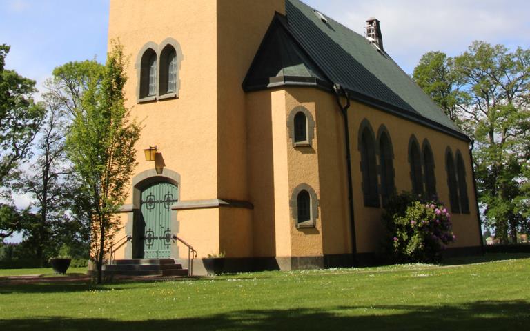 Exteriörbild på Jäts kyrka.