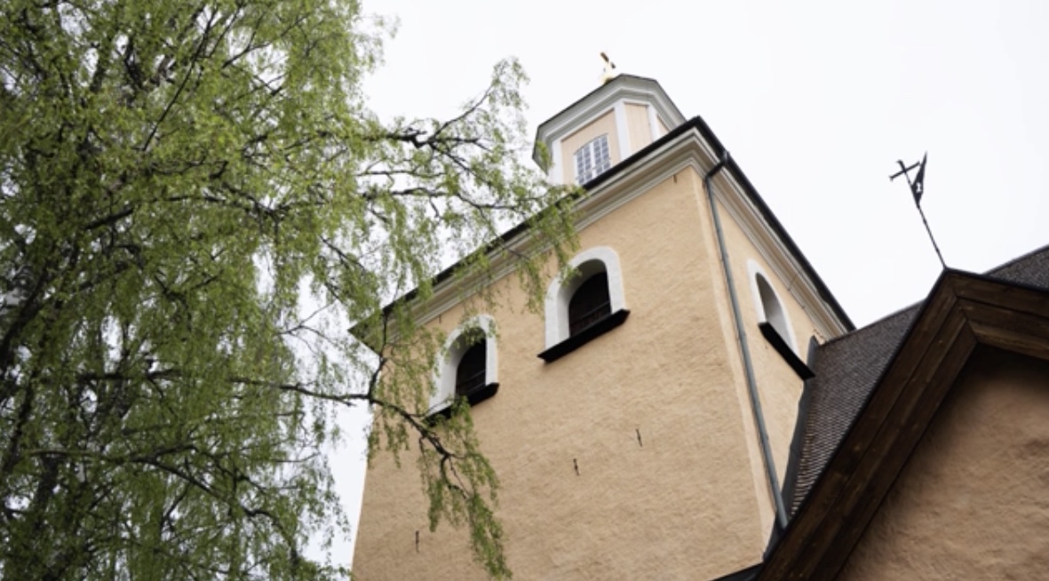 Kumla kyrka exteriör, torn